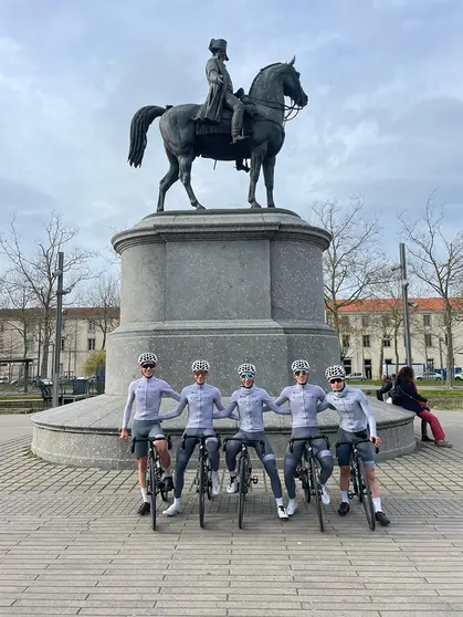 •	El equipo del Grupo Deportivo Cortizo consiguió la quinta plaza en la clasificación por escuadras en su debut en el calendario galo..