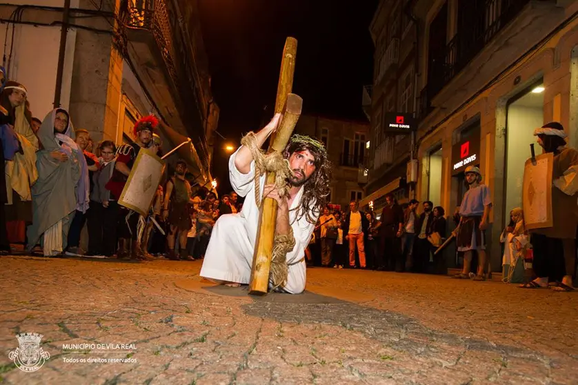 Via Dolorosa, um espetáculo que recria o caminho de Cristo até ao Calvário, “recuperando” a tradição dos Autos da Paixão.