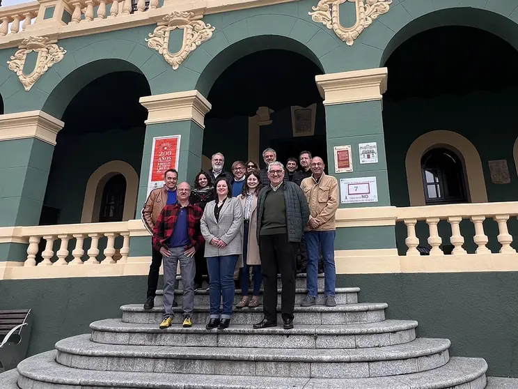 Representantes de las organizaciones jacobeas del camino francés y de los caminos del Norte este fin de semana en el ayuntamiento de Tinero (2)