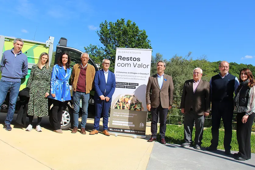 Todas as autoridades envolvidas no projeto desde o município até restaurantes, hotéis, mercados e cantinas.