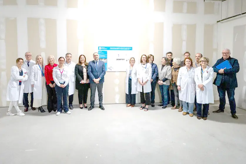 O conselleiro de Sanidade en funcións, Julio García Comesaña, asiste ao inicio dunhas obras adxudicadas por preto de 600.000 euros.