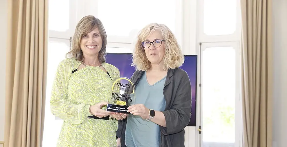 Nava Castro recibe el premio Viajes de National Geographic.