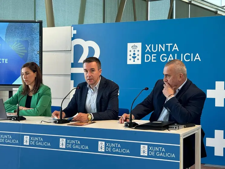El gerente de Turismo de Galicia, Antonio Casas, abre la primera de las jornadas informativas que se celebran esta semana entre los ayuntamientos de la ruta xacobea.
