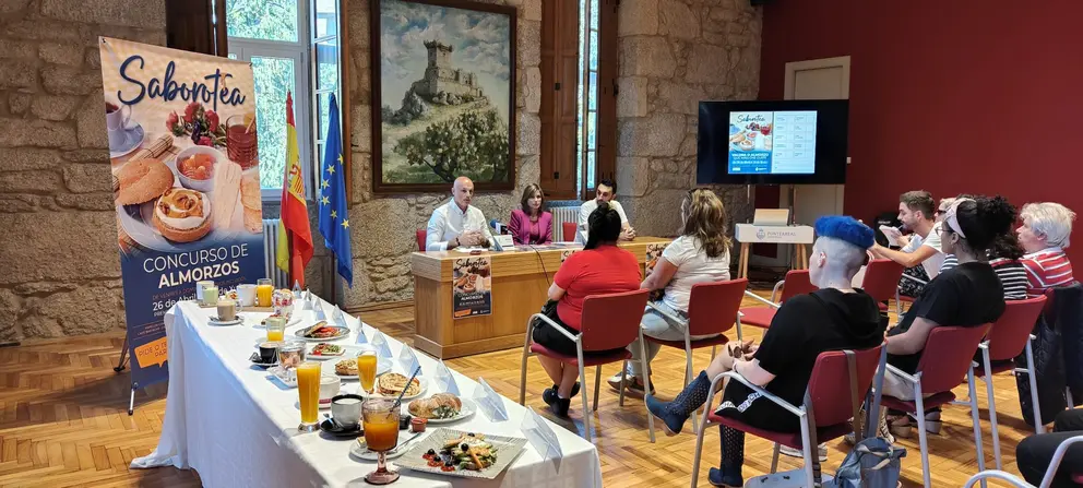 •	Dous xurados, un profesional e outro popular, avaliarán unha decena de establecementos da vila.