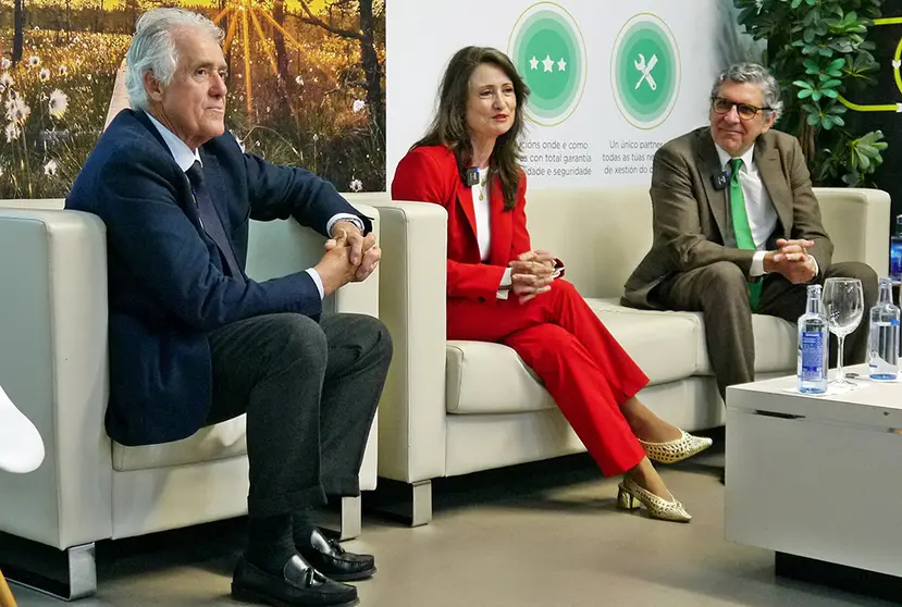 Mejías explicó que el ayuntamiento de Vigo está realizando un estudio sobre las futuras necesidades del transporte urbano.