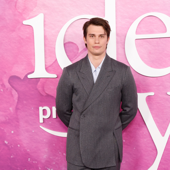 el actor británico y embajador masculino de FENDI Nicholas Galitzine (IG 5 MLN).