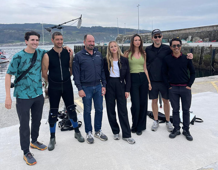 El director de Turismo de Galicia recibe en el puerto de Corme un grupo de periodistas de la guía de viajes Lonely Planet que visita estos días la Comunidad con el apoyo de la Xunta.