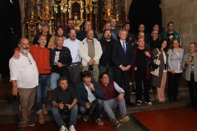 Os fotoxornalistas que expoñen a súa obra.