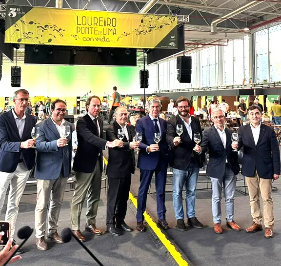 O Loureiro de Ponte de Lima Convida encantou os participantes com a degustação dos melhores Loureiros da região, acompanhados pela atmosfera única da cultura e tradição limiana.