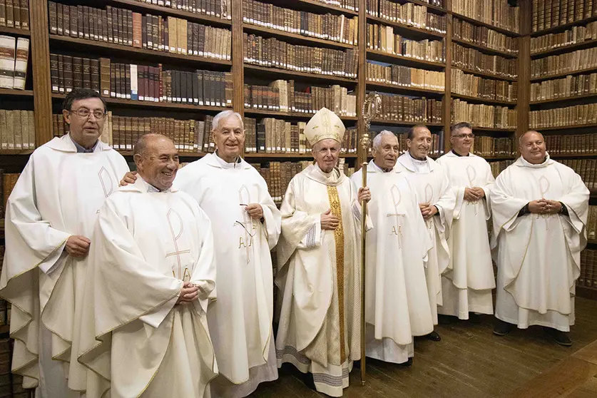 Siete sacerdote celebraron sus bodas de plata, oro y diamante, así como el obispo de Tui-Vigo que celebró sus bodas de plata episcopales.