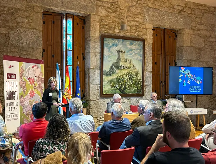 La alcaldesa, Nava Castro, durante la presentación.