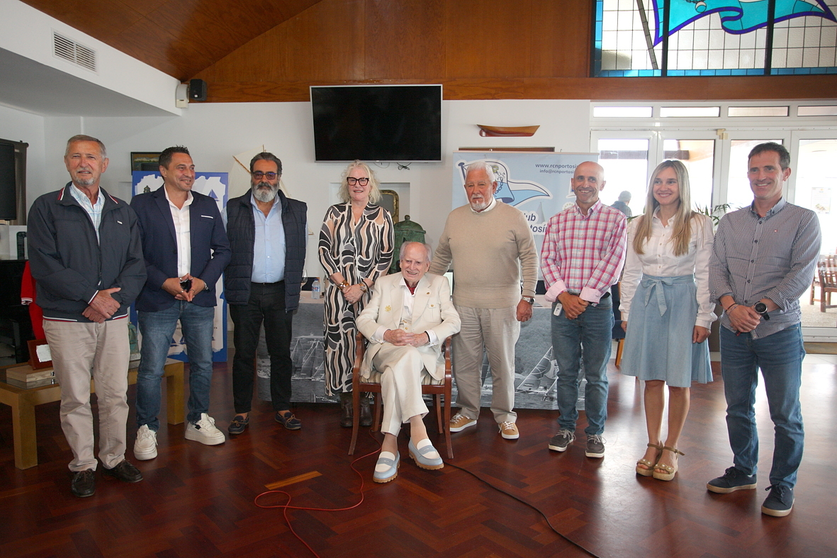 Foto familia, con Carregal sentado.