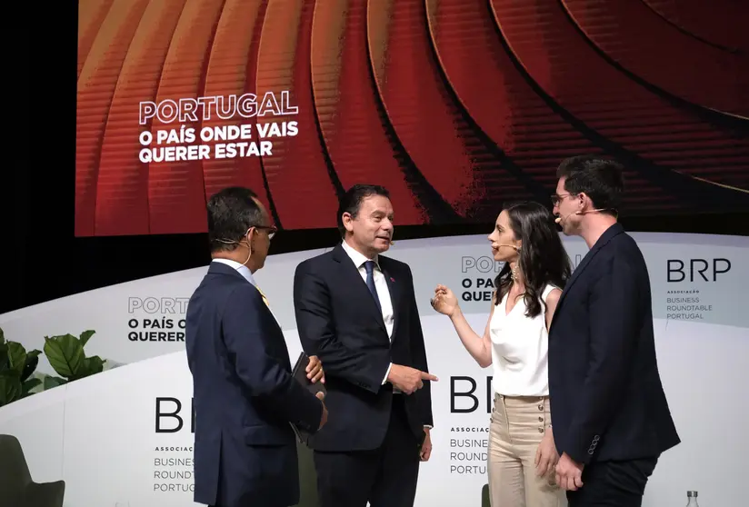 Primeiro-Ministro Luís Montenegro conversa com participantes na conferência Business Roundtable Portugal 2024, Oeiras.
