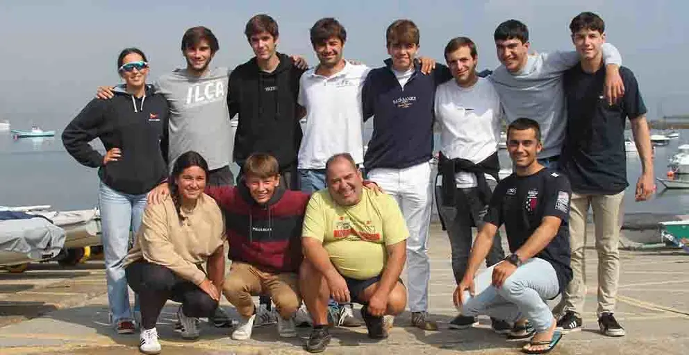 Laseristas de La Coruña, Gijón y Oporto a la espera de la orden de salir al mar, que nunca llegó.