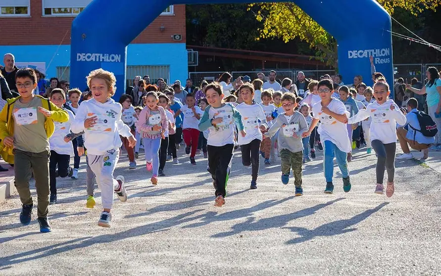 La Vuelta al Cole, la mayor carrera solidaria escolar de España, celebra su décimo aniversario con la participación de cientos de colegios gallegos.