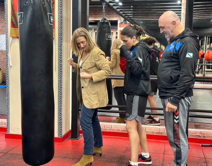 Aisha Corredoira, joven promesa del boxeo, encabeza una lista de 451 deportistas pontevedreses que recibir&aacute;n ayudas de la Diputaci&oacute;n.