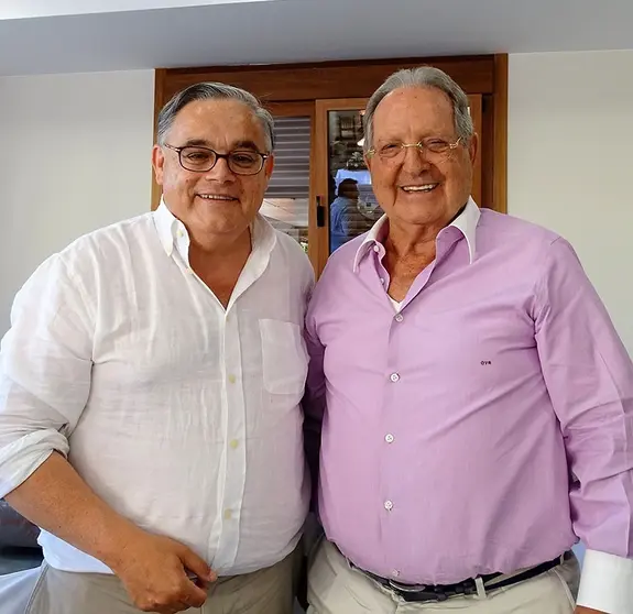 Nuestro colaborador Alberto Barciela con Olegario Vázquez Raña.