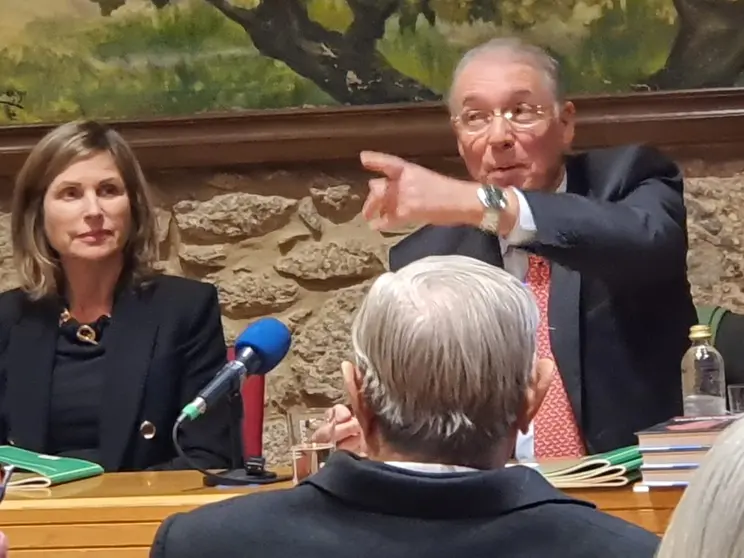 El reconocido científico Francisco Peña hizo un llamado a la acción en Ponteareas.