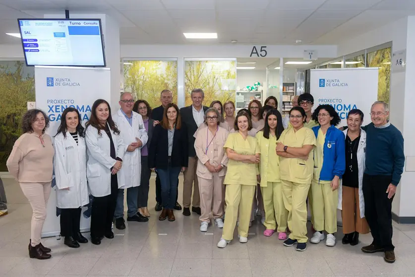 El presidente gallego asistió a la primera toma de muestras del Proxecto Xenoma en el Hospital Clínico Universitario de Santiago de Compostela.