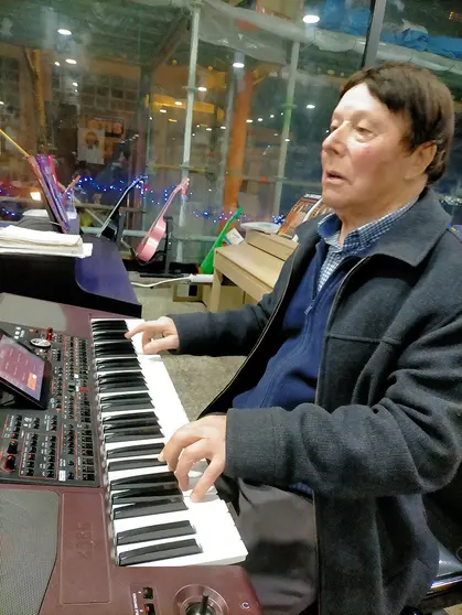 El sueño musical de Aladino Barros cumple 50 años con AlbaSolomusica.