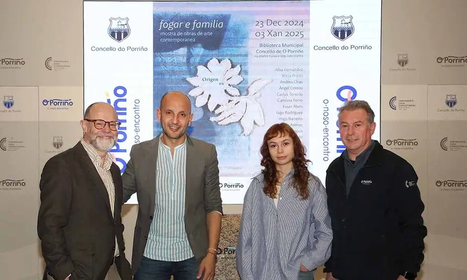 El alcade Alejandro Lorenzo con los artistas.