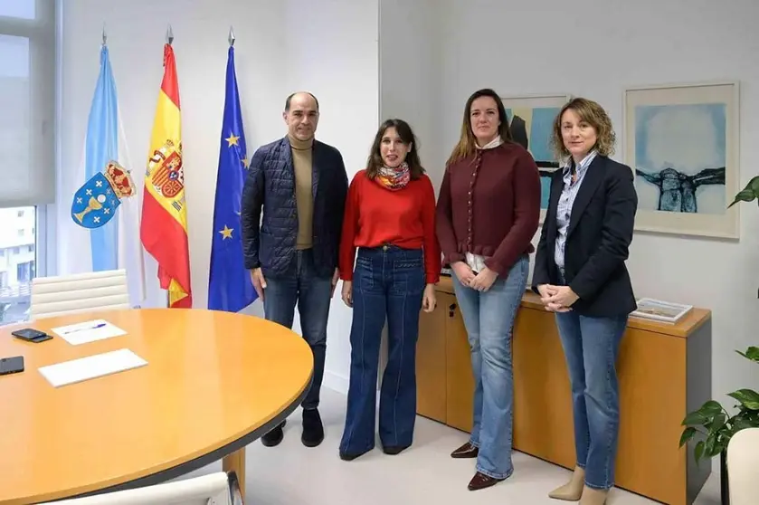 La conselleira de Econom&iacute;a e Industria, Mar&iacute;a Jes&uacute;s Lorenzana, acompa&ntilde;ada del nuevo director de la Xera, Alfredo Fern&aacute;ndez, mantuvo hoy encuentros de trabajo con representantes de LugoMadera, la Fundaci&oacute;n Arume y Fearmaga.