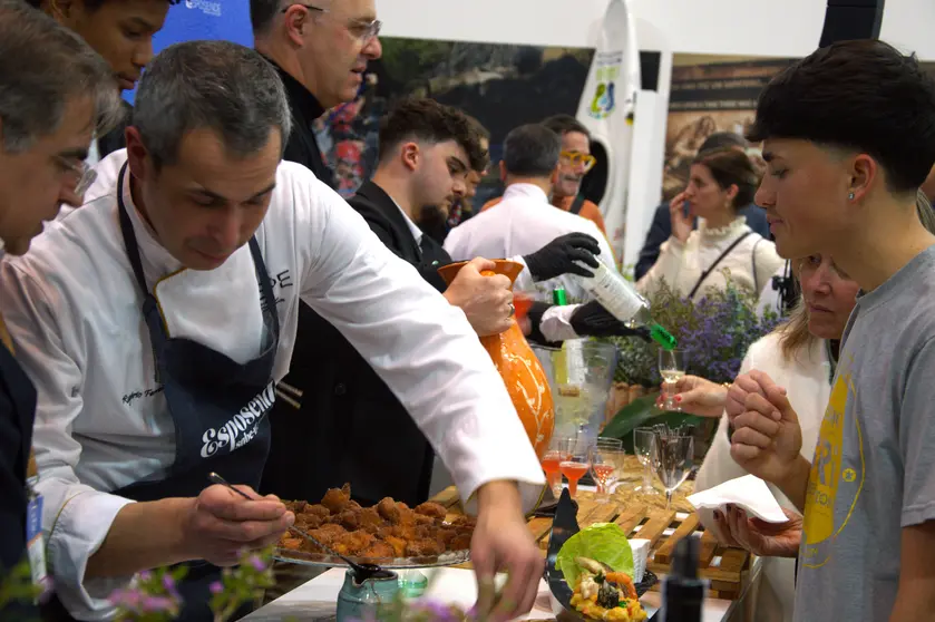 Esposende promociona su gastronomía y turismo náutico en la Bolsa de Turismo de Lisboa.