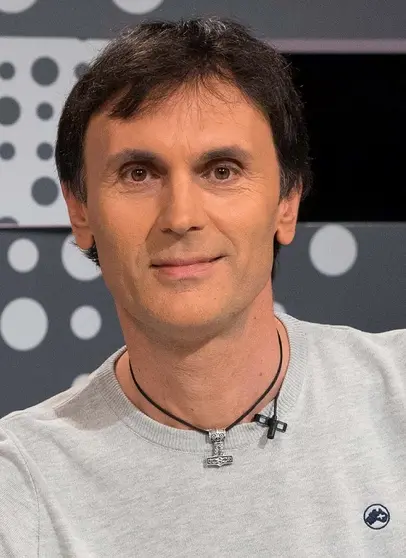 orge Mira Pérez: Catedrático de Electromagnetismo de la Facultad de Física de la USC.