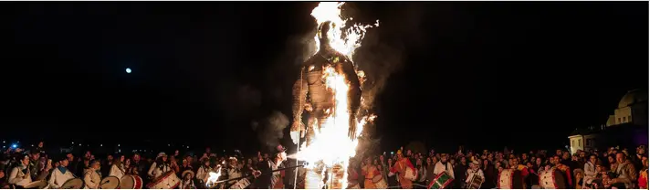 La tradicional Quema de Judas en Vila do Conde, un ritual ancestral que celebra la renovación primaveral.