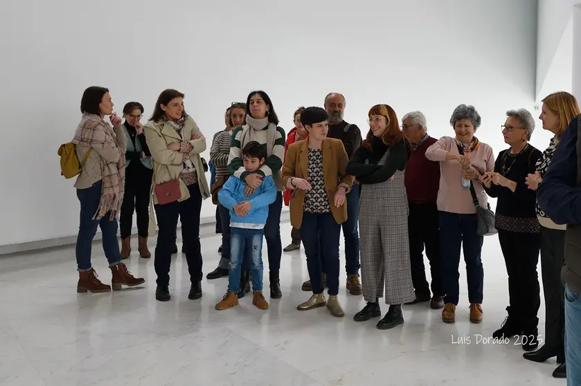 O Rosal honra &aacute;s s&uacute;as mulleres en Santiago: Alcaldesa &aacute; cabeza da visita &aacute; exposici&oacute;n 'Mulleres, Traballo e Memoria'.