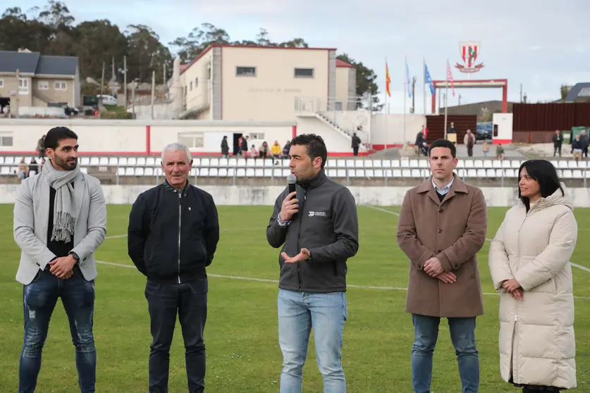Luis López anuncia novos investimentos deportivos para A Illa de Arousa.