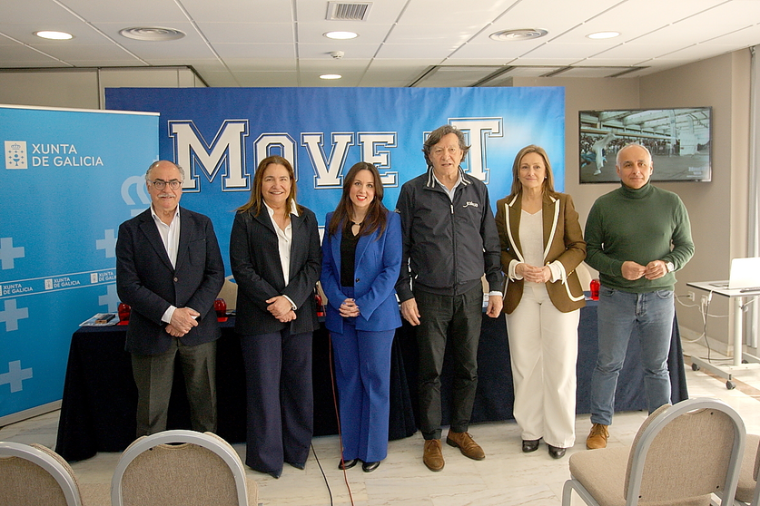 Organización y autoridades tras la presentación.