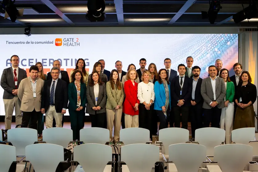 la presidenta de GSK España, Cristina Henríquez de Luna, junto con los representantes de las participantes en la iniciativa Gate4Health para dar respuesta a retos de salud.