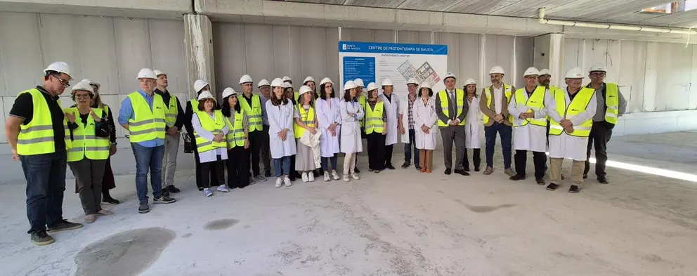 El conselleiro de Sanidade visitó este mediodía las obras de esta infraestructura sanitaria de vanguardia al cumplirse un año de su inicio.