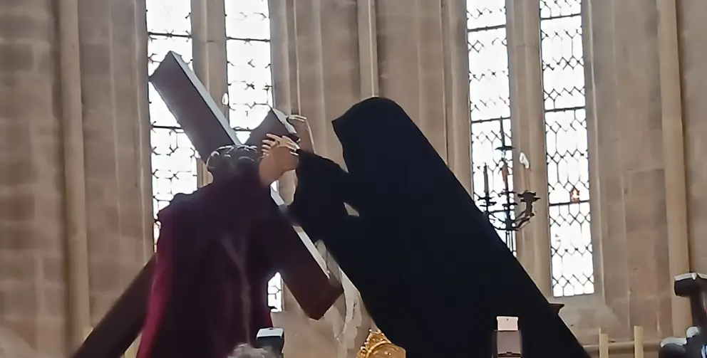 La Santísima Virgen Consuela a su Hijo. JORGE PALOMINO.