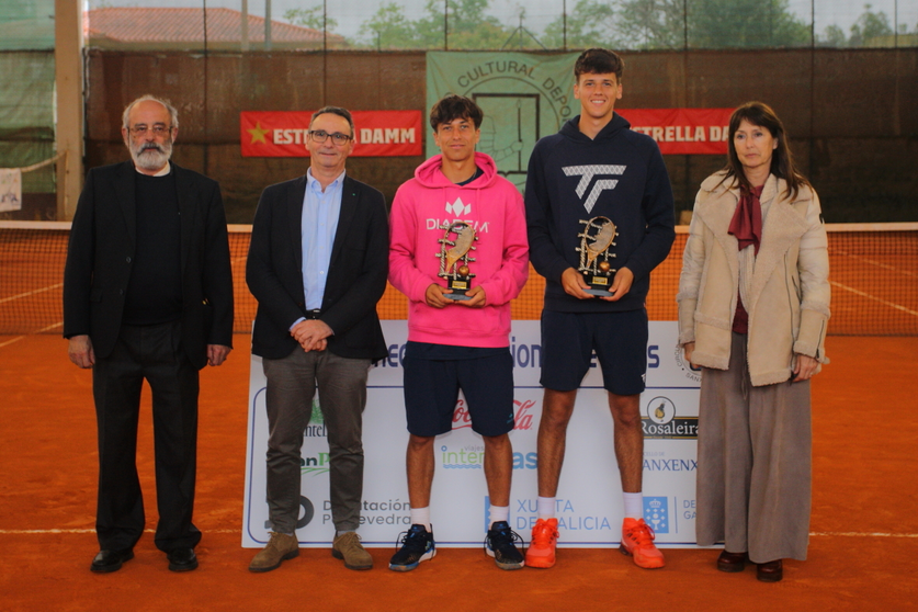 Callejón y Almazán con las autoridades,