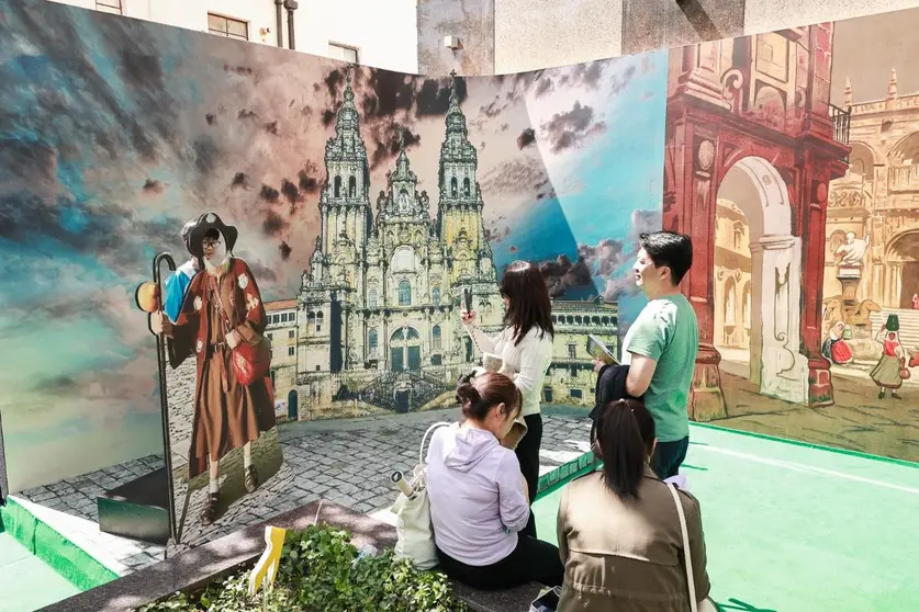 O Camiño de Santiago promociona os seus atractivos en Shangai cunha instalación informativa no exterior do Instituto Cervantes.