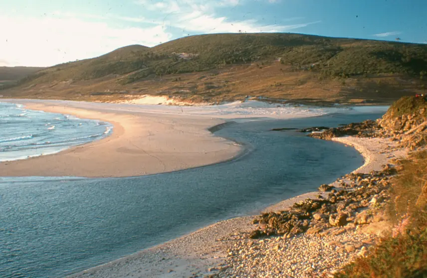 Aves, Paisajes y Calma: La Ría de Lires, Joya de la Red Natura 2000.