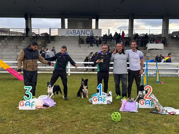 Podium Categorías Perros Grandes Open Nudesa