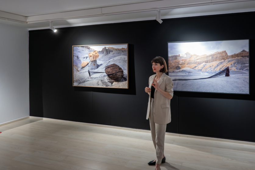 La artista Soledad Córdoba despliega su "Trilogía del alma" en Cartagena, una inmersión poética en la condición humana a través del paisaje.