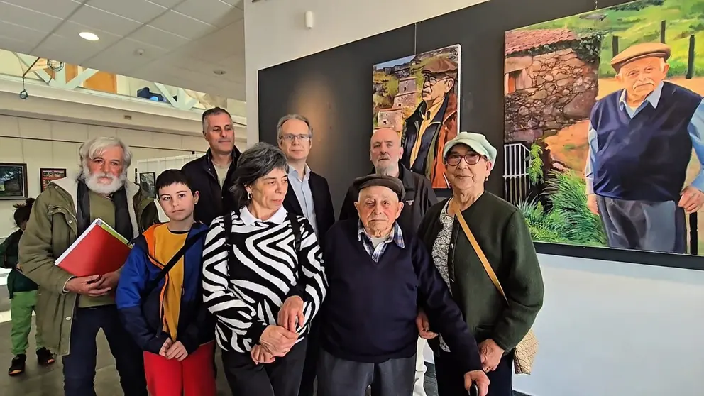 A Casa dos Alonso acolle unha homenaxe pictórica á singular paisaxe etnográfica dos muíños do Rosal, punto de interese no Camiño Portugués.