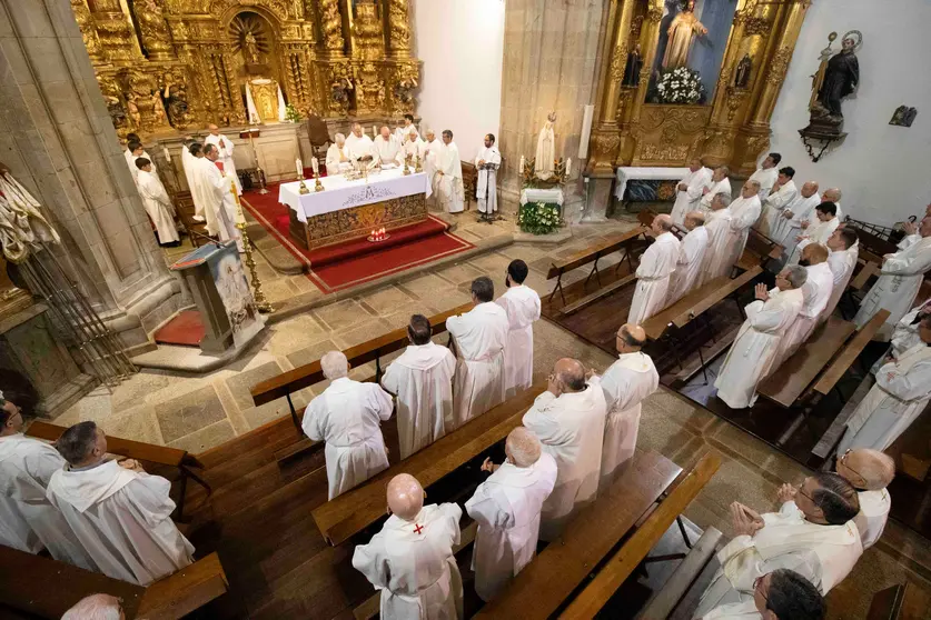 El obispo de Tui-Vigo presidió la eucaristía en el templo parroquial de San Francisco, anexo al Seminario Menor tudense. ARCHIVO.