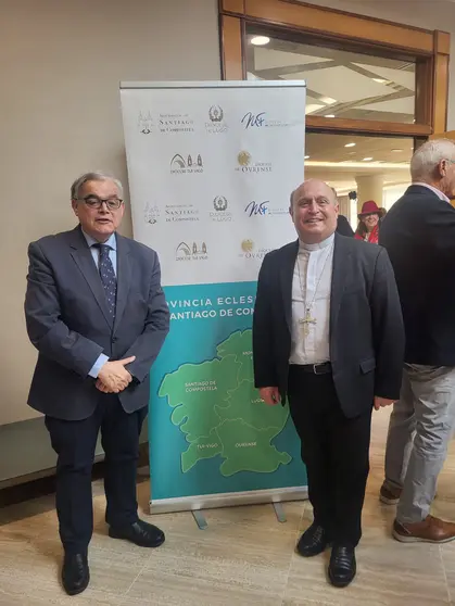 Alberto Barciela con el arzobispo de Santiago.