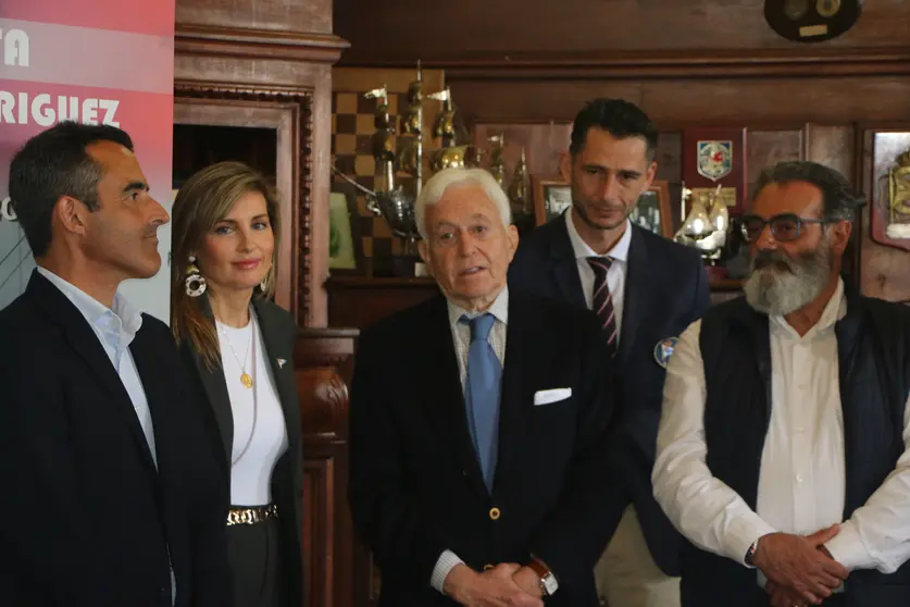 Eduardo Rodriguez-Toubes  (en el centro).