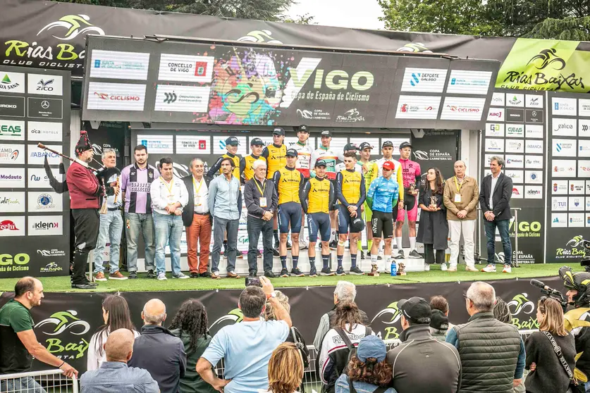 El podio de la Vigo Copa de España Élite y Sub-23, con el vencedor de la prueba, Ilya Savekin, acompañado por Aimar Tadeo y Pablo Ortega.