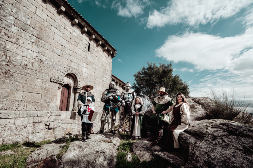 Carrazeda de Ansiães viaja à Idade Média com torneio de combates reais e mercado vibrante.