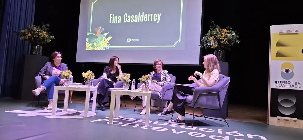 Sanxenxo acolle un diálogo sobre a literatura infantil feminina no ciclo da Deputación "Mulleres de Palabra(s)".