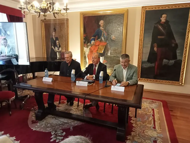 El conselleiro de Sanidade, Antonio Gómez Caamaño, durante su intervención en la Real Sociedad Económica de Amigos del País de Santiago.