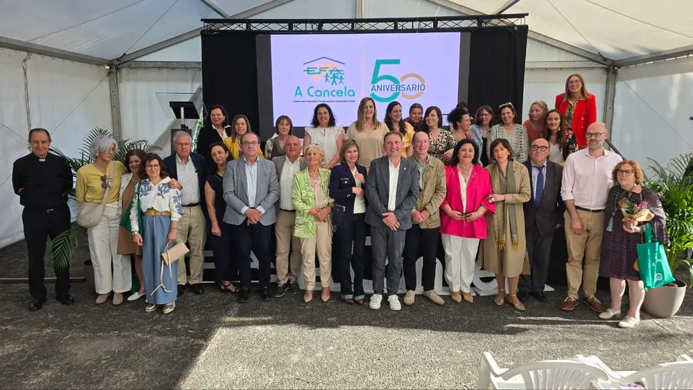 Al final del evento personal docente, directivos e autoridades.