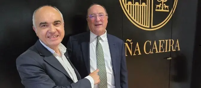 El reconocido empresario vitivinícola, Carlos Moro, comparte su entusiasmo por el potencial del albariño y su firme propósito de aportar su experiencia y visión para consolidar la grandeza de esta emblemática denominación de origen gallega.